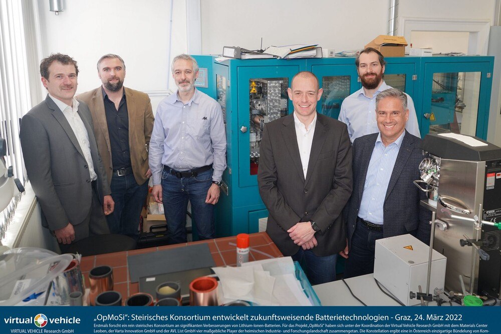 © Virtual Vehicle
Franz Pichler (Virtual Vehicle), Christoph Stangl (Varta Innovation) Johann Wurzenberger (AVL List), Roland Brunner (Materials Center Leoben MCL), Philip Kargl (Virtual Vehicle), Reinhard Tatschl (AVL List) (v.l.).
Virtual Vehicle