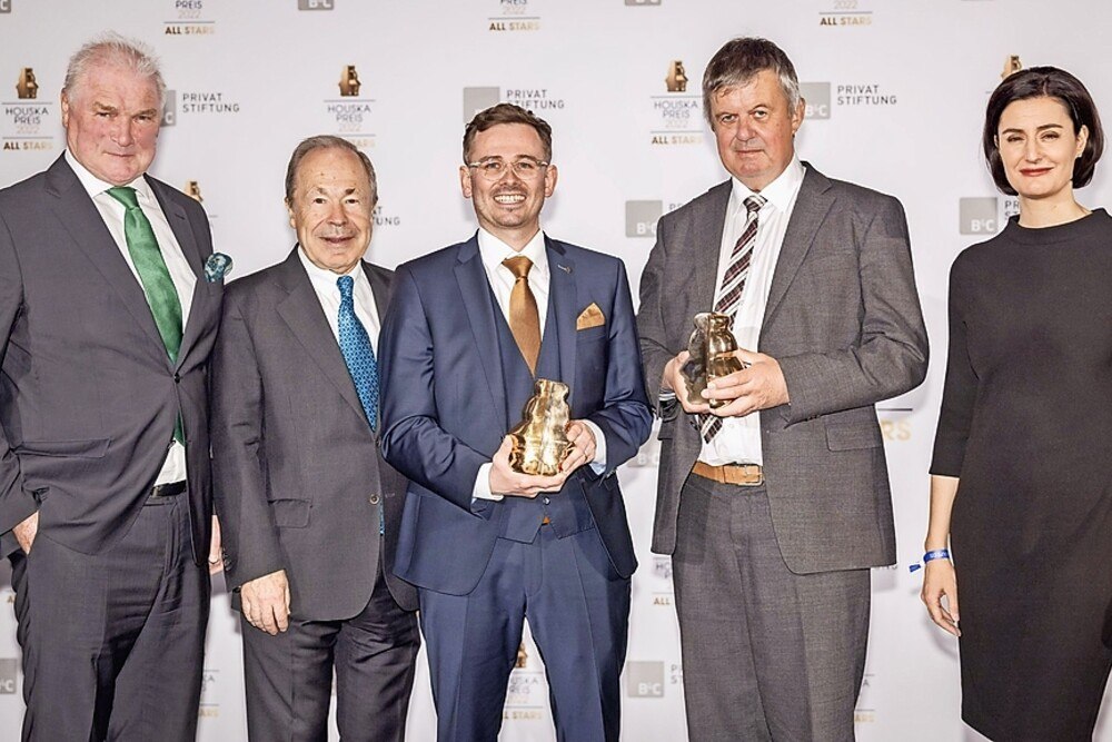 © Alexander Müller
Houskapreis-Verleihung: v.l.n.r. Wolfgang Hofer (B&C), Erich Hampel (B&C), Stefan Pogatscher (Montanuniversität Leoben), Clemens Zierhofer (Universität Innsbruck), Birgit Noggler (B&C)
Preisträger Houskapreis All Stars