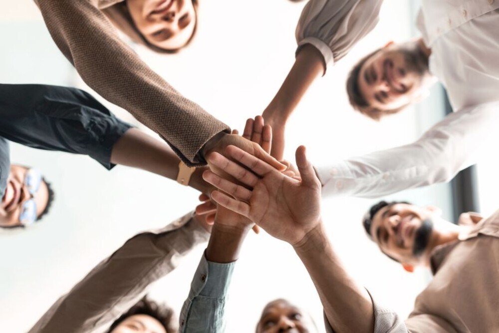 © Prostock-Studio/iStock/Getty Images Plus via GettyImages Wie man Fachkräfte ans Unternehmen bindet.