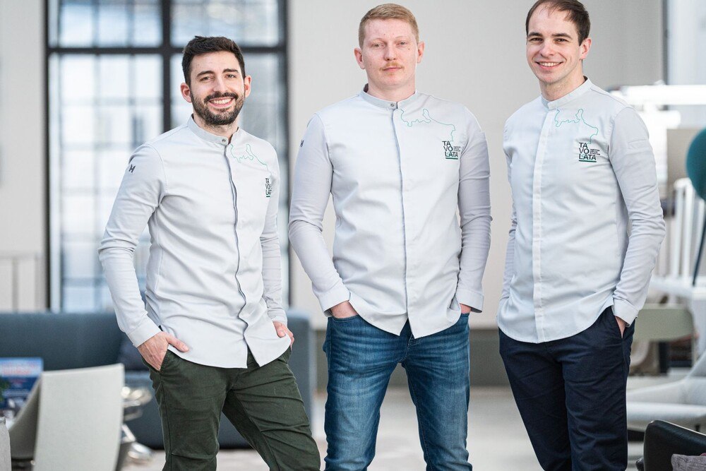 © Drehwerkog
Lukas Kapeller, Max Rahofer und Klemens Schraml (von links nach rechts) sind die drei Spitzenköche hinter dem neuen TAVOLATA-Genussfestival.
Lukas Kapeller, Max Rahofer und Klemens Schraml