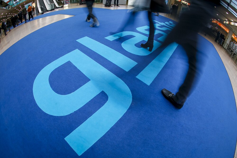 Auf der glasstec feiert die Glasbranche vom 20. bis 23.September 2022 ein Wiedersehen.
© Messe Düsseldorf Auf der glasstec feiert die Glasbranche vom 20. bis 23.September 2022 ein Wiedersehen.