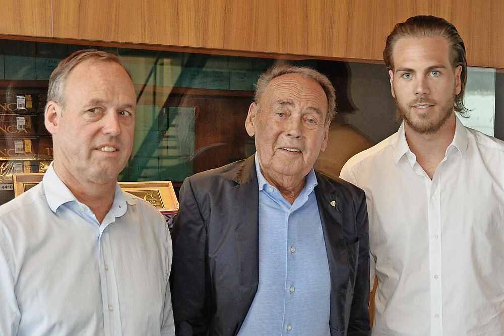 © mh
Kaspar Plattner mit seinen Söhnen Markus (links) und Philipp (rechts).
Kaspar Plattner starb im 83. Lebensjahr.