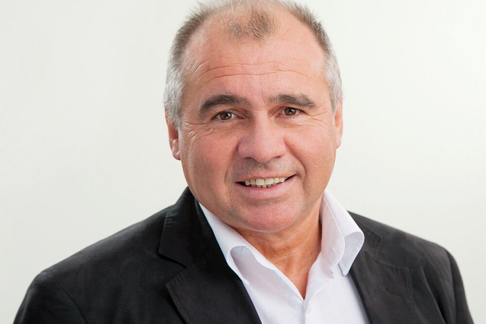 © WK Salzburg
Karl Schlager war 9 Jahre lang tatkräftiger und sozial engagierter Obmann der Salzburger Trafikanten.
Seine Pension zu genießen sollte Karl Schlager nicht vergönnt sein.
