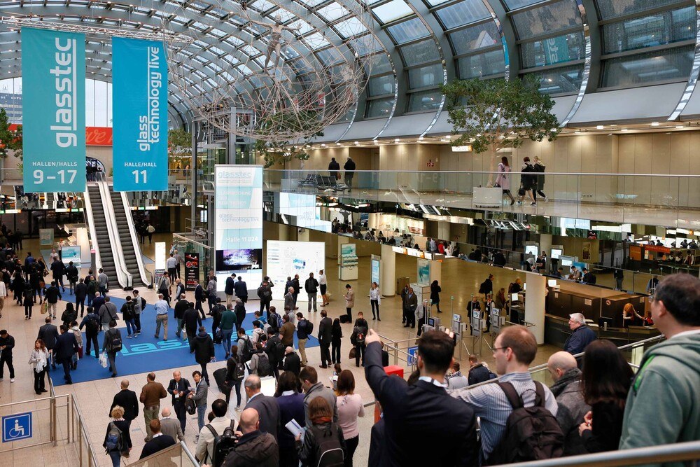 © Messe Düsseldorf/ctillmann
Die internationale Glasbranche trifft sich vom 20. bis 23. September 2022 auf der Weltleitmesse glasstec in Düsseldorf.
Die internationale Glasbranche trifft sich vom 20. bis 23. September 2022 auf der Weltleitmesse glasstec in Düsseldorf.