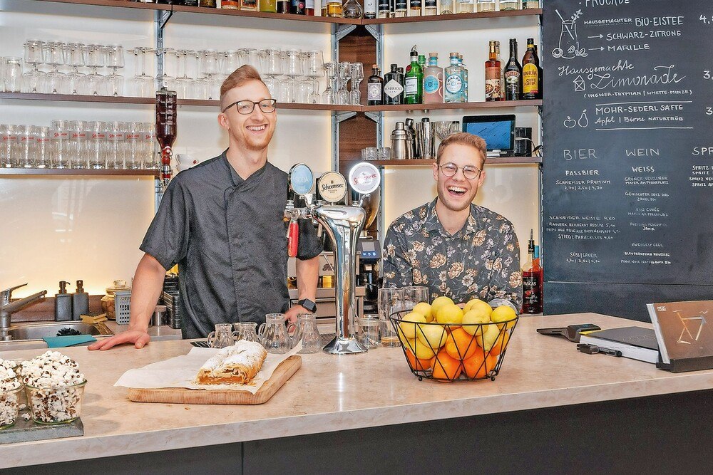 © Aram Voves Daniel Hnolik (li) & Sebastian Tiefenbacher, Chefs von Daniels Bistronomie