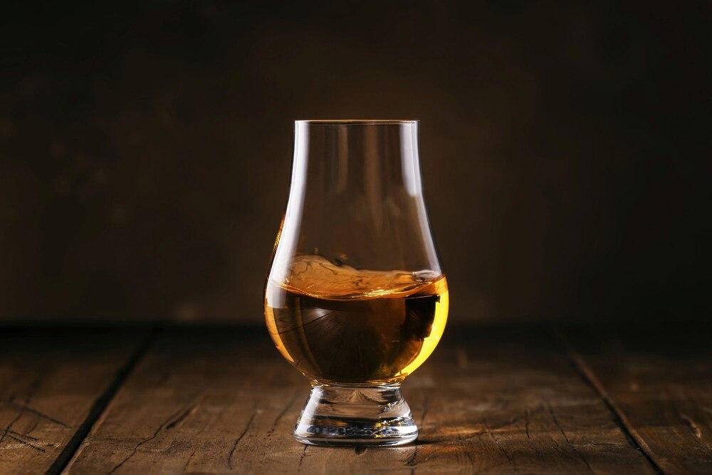© iStock / Getty Images Plus / 5PH Ein Glas Scotch Whiskey ohne Eis