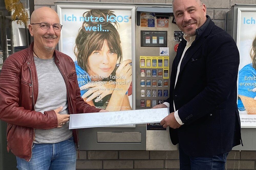 © Ostermeier Die zusätzliche Klappe soll verhindern, dass Gegenstände in das Ausgabefach gesteckt werden können.