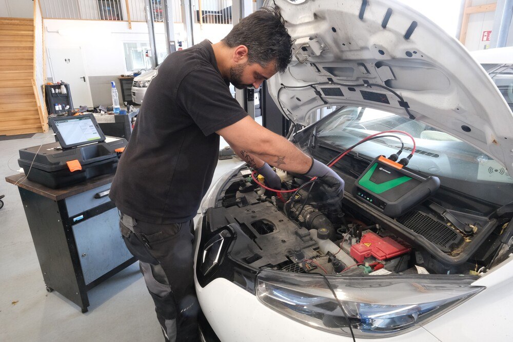 © Peter Seipel
Fehlerdiagnose im Flying Car Service.
Fehlerdiagnose im Flying Car Service.