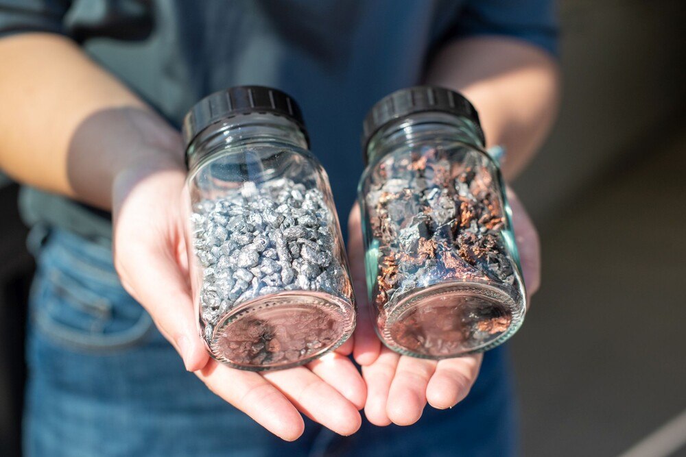 © FH Münster/Michelle Liedtke
Je nach Recyclingmethode liegen die Metalle Kupfer und Aluminium in unterschiedlichen Formen und Mischanteilen vor.
, restricted_html Je nach Recyclingmethode liegen die Metalle Kupfer und Aluminium in unterschiedlichen Formen und Mischanteilen vor.