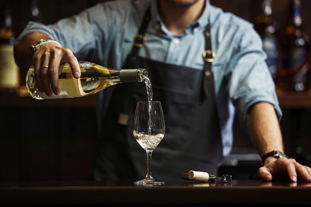 © iStock / Getty Images Plus / IL21 Weißwein