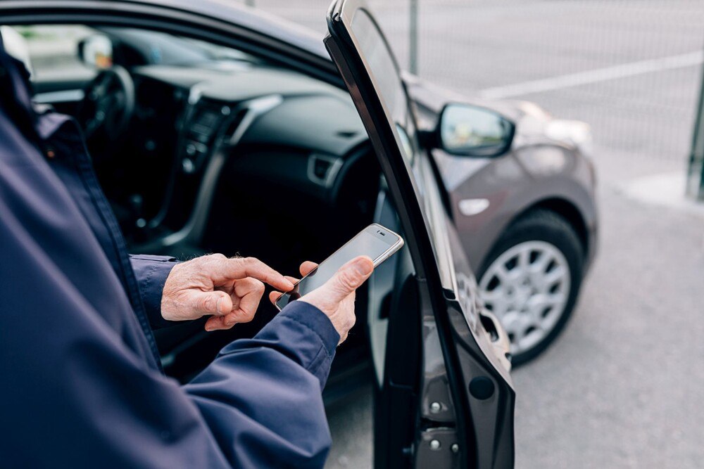 © iStock / Getty Images Plus / Youngoldman Car Sharing