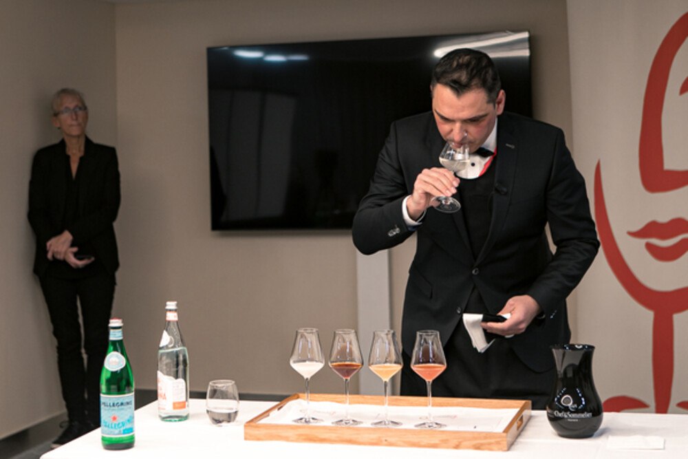 © ASI/HRVPROD Sommelier