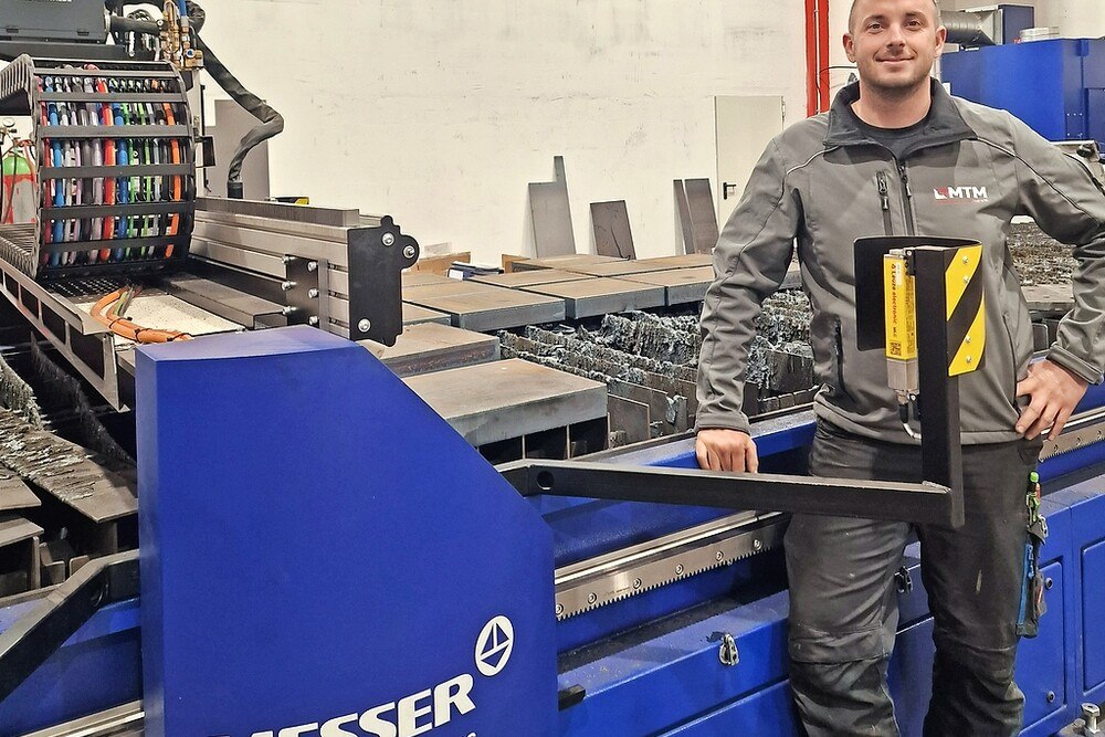 © Messer Cutting Systems
Michael Messner, Eigentümer und Geschäftsführer MTM MetallTechnik Messner vor der Schneideanlage MetalMaster 2.0.
Michael Messner vor der Schneidemaschine