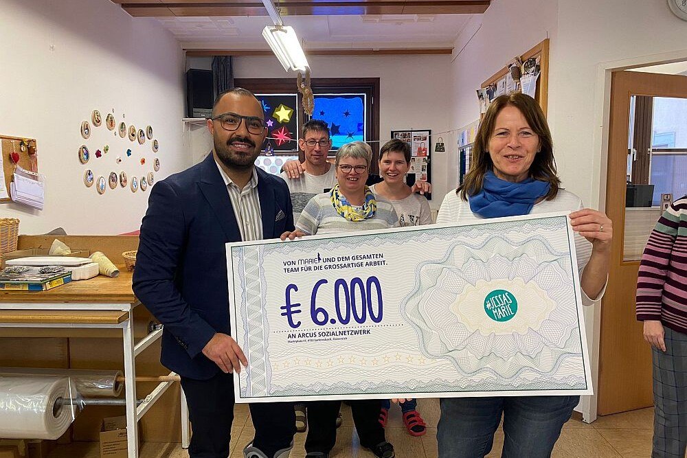 © Cima Übergabe des Spendenschecks