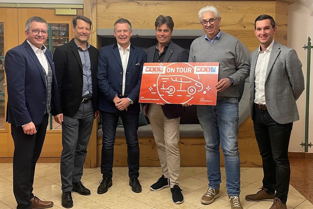 © WKS
Besuch beim Flachgauer Bezirksstammtisch im Gasthof „Drei Eichen“: Gregor Steinkellner (Garanta Versicherung), Wolfgang Hiegelsperger (WKS), Josef Roider (Gremialobmann-Stv.), Walter Aigner (Innungsmeister), Herbert Neuhauser (Innungsmeister i.R.) und David Jochimstal (WKS) (v.l.).
Besuch beim Flachgauer Bezirksstammtisch im Gasthof „Drei Eichen“: Gregor Steinkellner (Garanta Versicherung), Wolfgang Hiegelsperger (WKS), Josef Roider (Gremialobmann-Stv.), Walter Aigner (Innungsmeister), Herbert Neuhauser (Innungsmeister i.R.) und David Jochimstal (WKS) (v.l.).