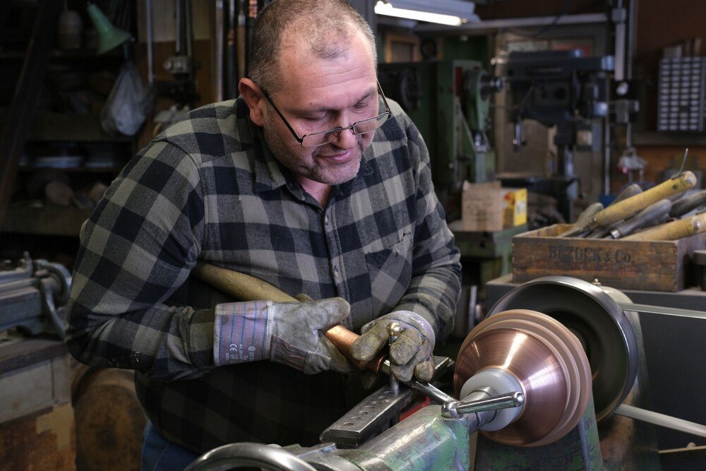 © Peter Seipel
Metalldrücker Mustafa Zeki
Metalldrücker Mustafa Zeki