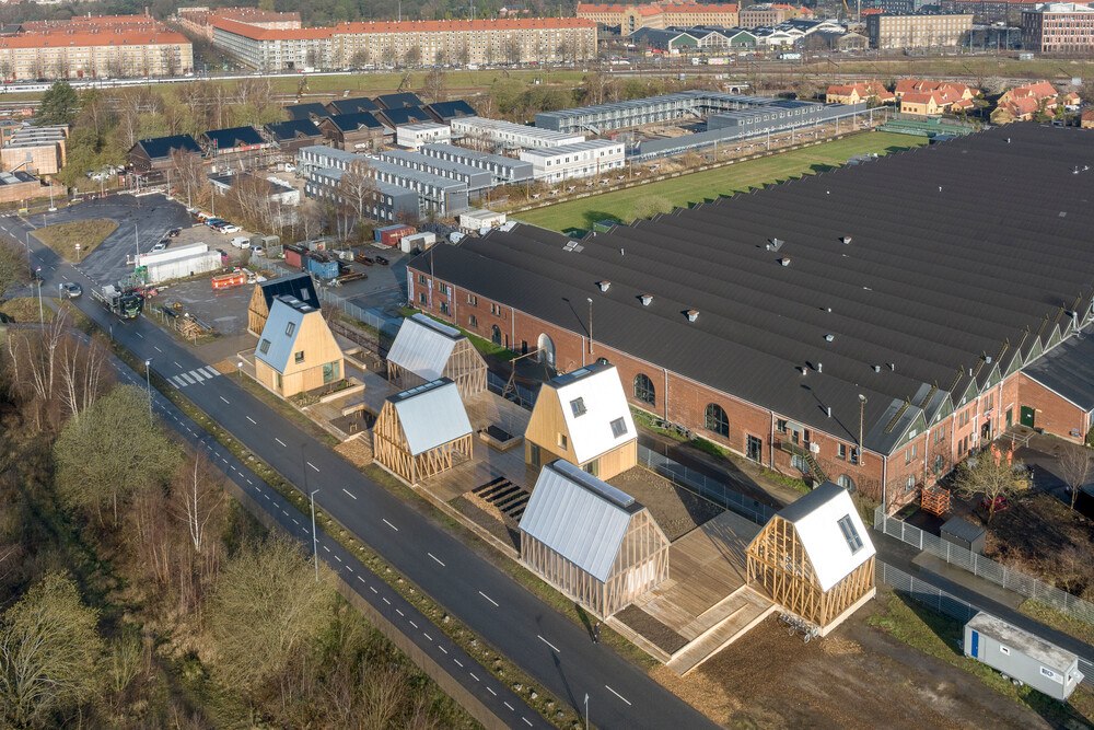 Sieben Prototypen zeigen im Rahmen des Projekts "Living Places" in Kopenhagen, wie schon heute nachhaltige Wohngebäude mit einem 3-fach geringeren CO2-Fußabdruck und einem 3-mal besseren Innenraumklima gebaut werden können.