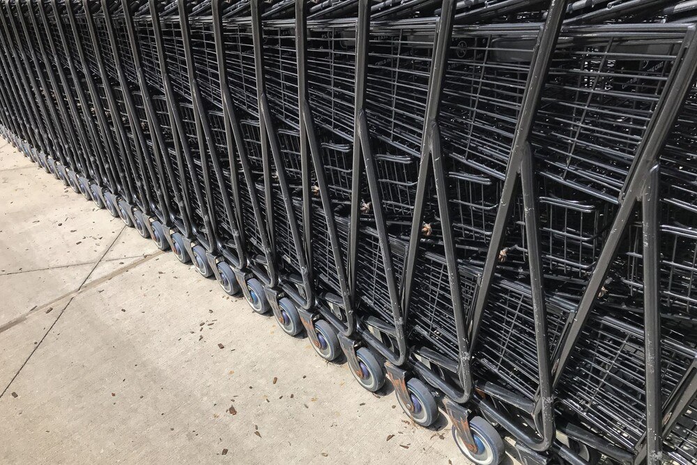 © iStock / Getty Images Plus / NoonVirachada Einkaufswagen