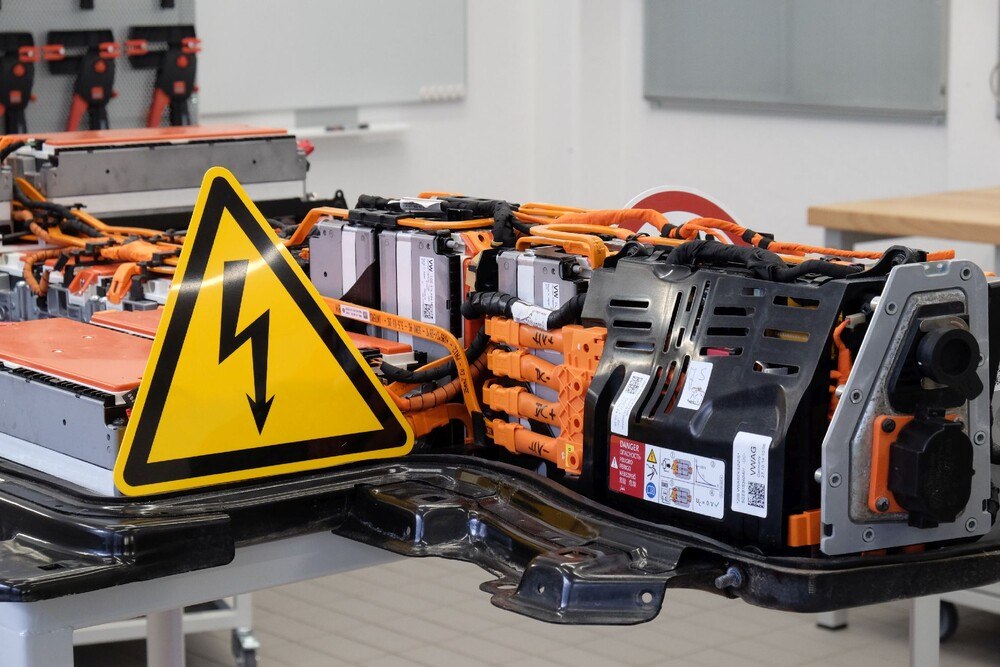 © Peter Seipel
Fahrzeugbatterie in der Werkstatt
Fahrzeugbatterie in der Werkstatt
