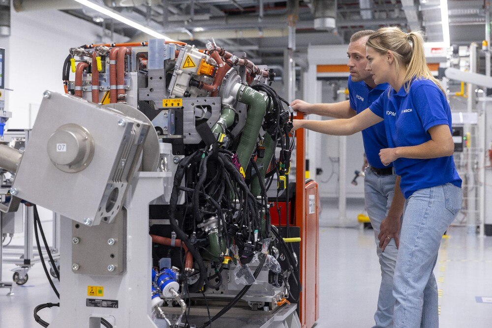 © Bosch
Fertigung des Fuel Cell Power Modules (FCPM) im Werk Feuerbach
Fertigung des Fuel Cell Power Modules (FCPM) im Werk Feuerbach