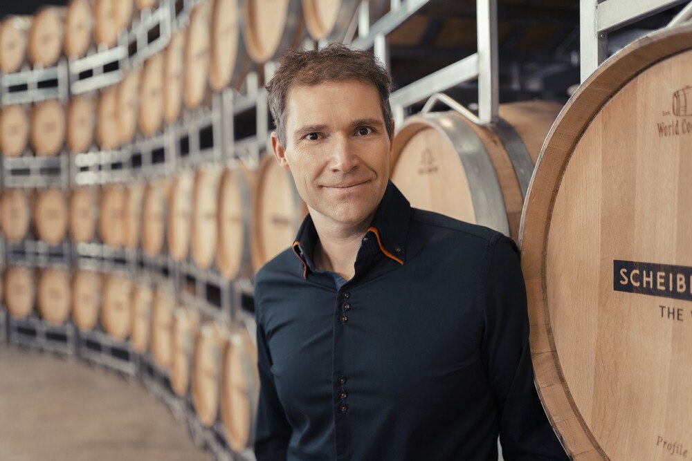 © Scheiblhofer World Porträt - Erich Scheiblhofer im Weinkeller