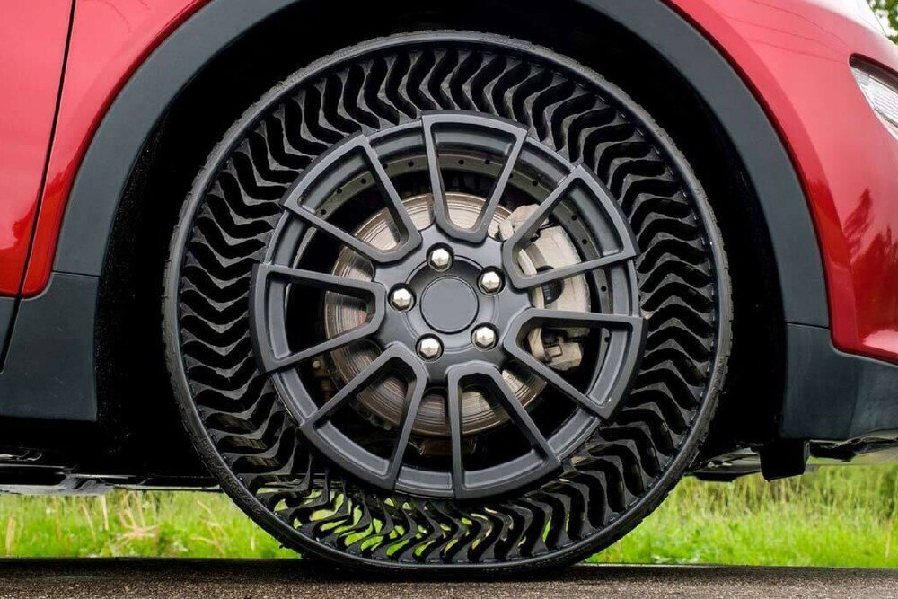 © Michelin
Der pannenlose Reifen ist eine logische Weiterentwicklung, ungeachtet seiner Schattenseiten für gewisse Geschäftsfelder.
Der pannenlose Reifen ist eine logische Weiterentwicklung, ungeachtet seiner Schattenseiten für gewisse Geschäftsfelder.