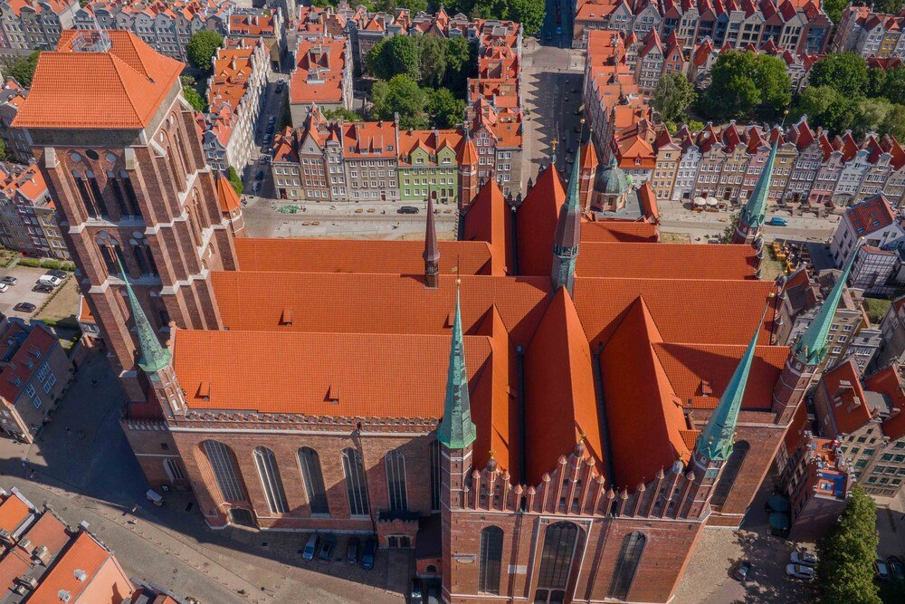 Die berühmte Kathedralbasilika der Himmelfahrt der Allerheiligsten Jungfrau Maria in Danzig ist Europas größte Backsteinbasilika. 