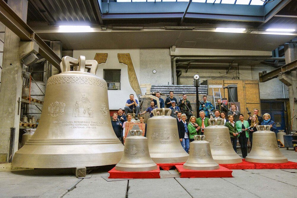 © Grassmayr Familie Grassmayr mit Glocken aller Grössen