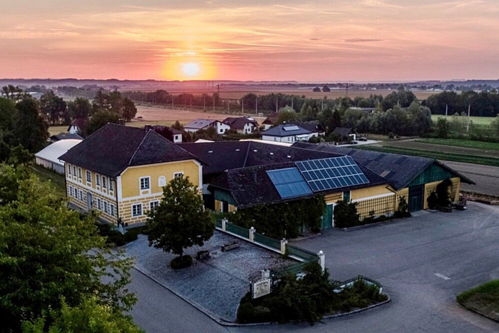 © Meindlhof
Am Meindlhof von Lisa und Stefan Moritz im Alpenvorland hat man sich mit Leidenschaft dem naturnahen Gemüseanbau verschrieben.
Meindlhof Schlatt Luftbild