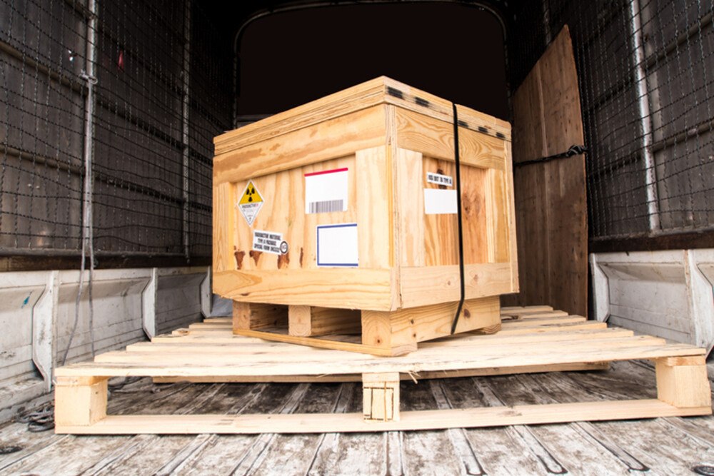 © Satakorn iStock Getty Images Plus Ein Paket auf einer Palette