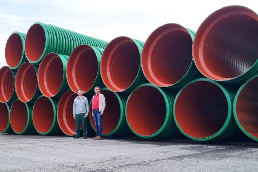 Marcel und Erwin Bauernfeind: weitere Expansion mit Rohren.