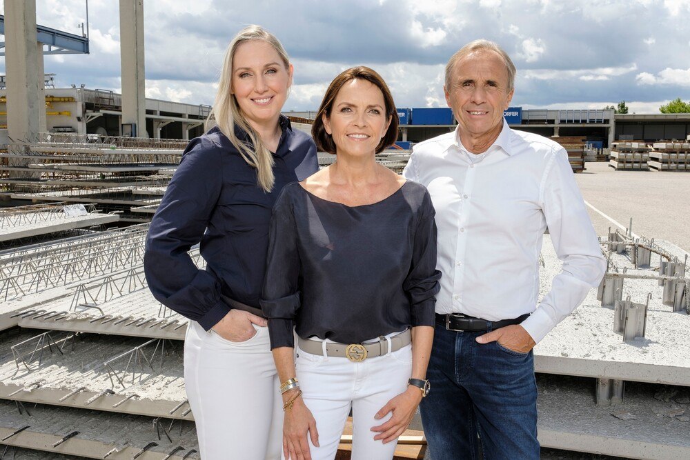 © OBERNDORFER Betonwerke
Oberndorfer-Geschäftsführung (v.l.): Mojca Kalan, SImone Oberndorfer und Werner Pröll.
Oberndorfer-Geschäftsführung (v.l.): Mojca Kalan, SImone Oberndorfer und Werner Pröll.