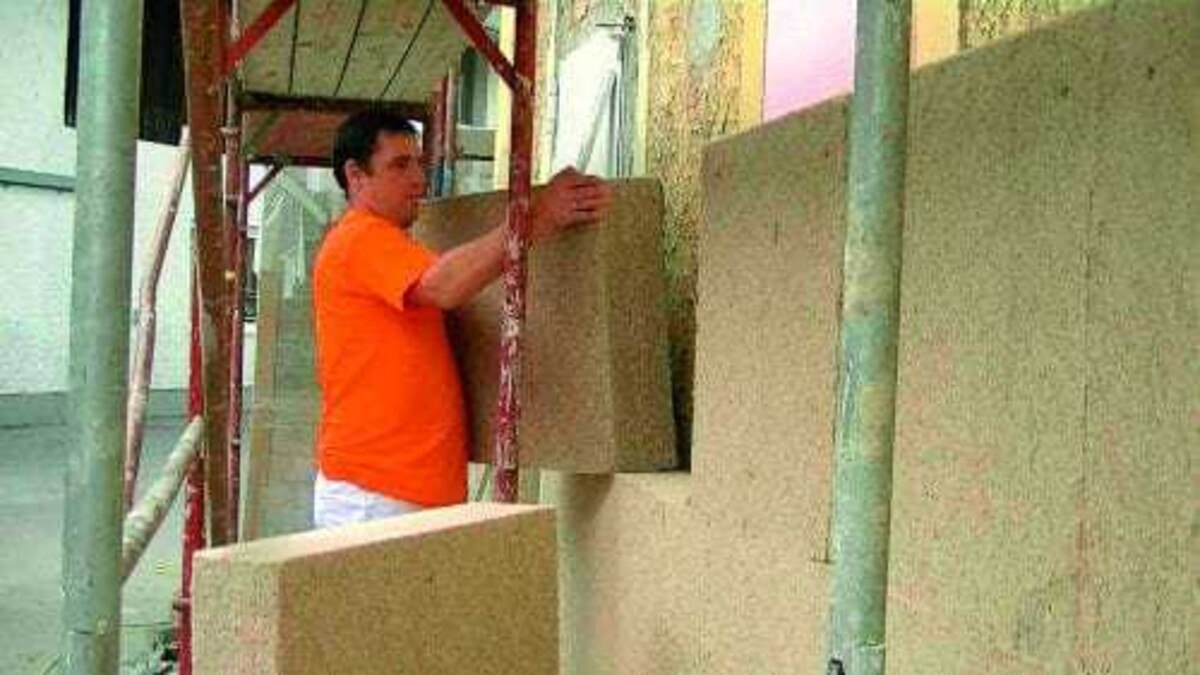 Einfach in der Verarbeitung und überzeugend durch Werte - Hanfdämmplatten bieten eine durchwegs grüne Alternative zu Polysteroldämmplatten. Foto: Synthesa