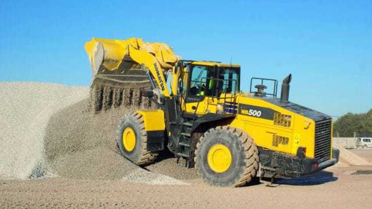 Neuer großer Radlader von Komatsu: Ein Drehmomentwandler mit automatischer Wandlerüberbrückung verbessert die Beschleunigung und die Steigfähigkeit, erhöht die Spitzengeschwindigkeit und sorgt für geringeren Kraftstoffverbrauch.  Foto: Komatsu