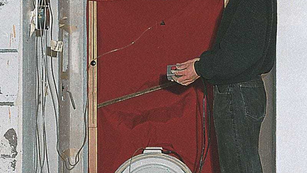 Abb. 1: Verfahren zur Sichtbarmachung von Mängeln hinsichtlich der Luftdichtheit – der Blower-Door-Test.