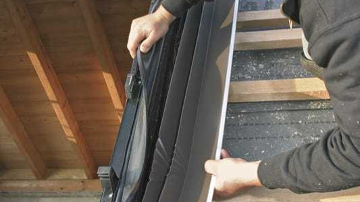 Fugenanschluss bei einem Dachfenster. Fotos: Dörken, Krolkiewicz, Roto, Velux.