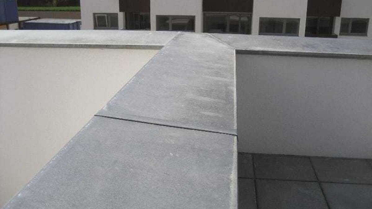 Übersicht Knotenpunkt und nächstgelegenes Dehnungselement. Foto: H. Köck, Rheinzink.