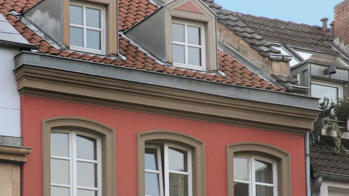 Kastenrinne eines deutschen Denkmalhauses. Foto: Krolkiewicz, Tondach.