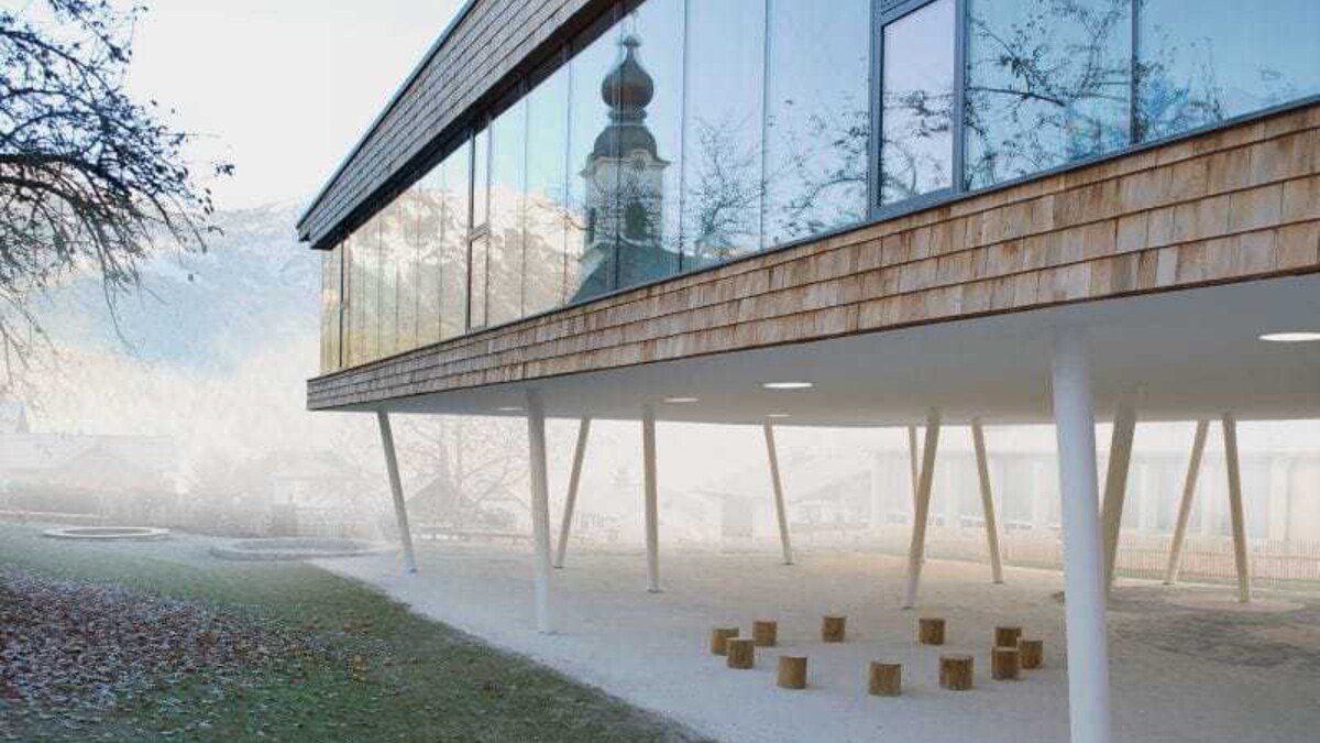 Kreative ziehen von der Metropole wieder auf‘s Land, sie sehen sich dort auch von der Unmittelbarkeit der Gemeinschaft vor Ort inspiriert. Im Bild: Kindergarten-Kinderkrippe der römisch-katholischen Pfarre Haus im ­Ennstal.