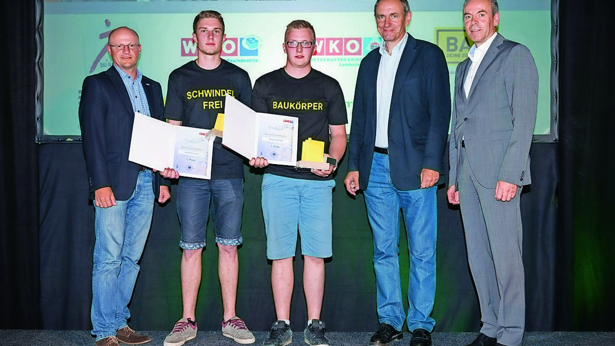 Das Siegerfoto der Jungschalungsbauer: Thomas Huber, Sebastian Frantes, Markus Haslinger, LIM Rainer Pawlick und Josef Pein (v. l.). (c)Bauakadmie Wien / Bernhard Wolf