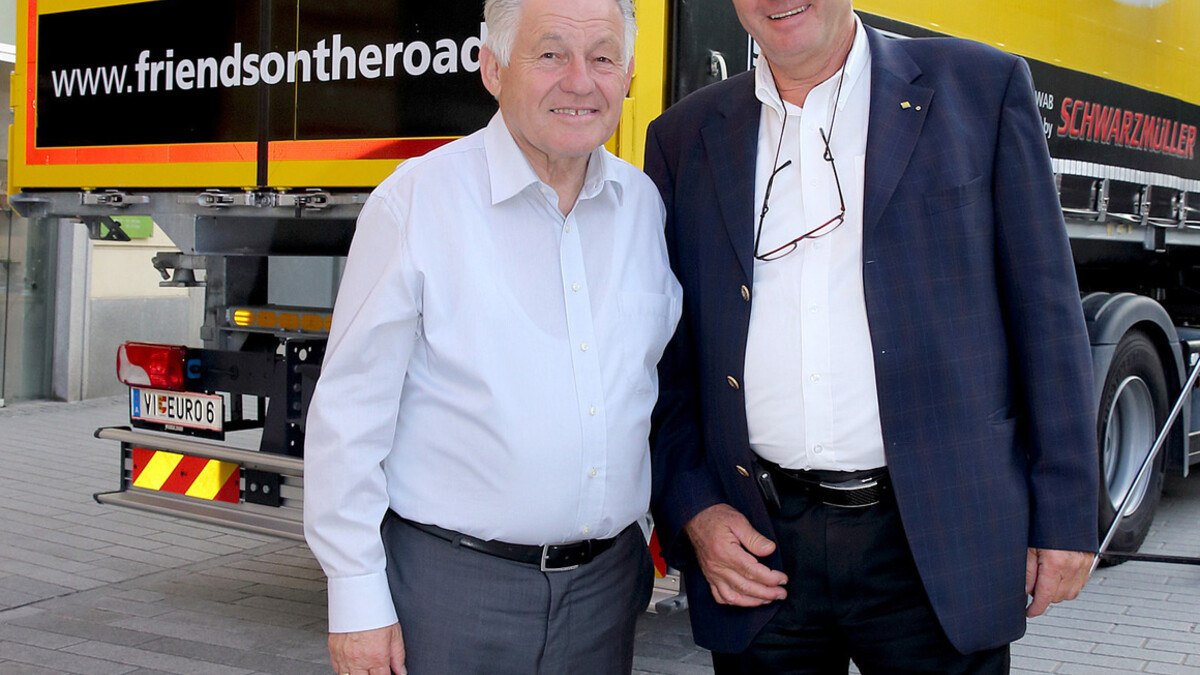 Oberösterreichs Landeshauptmann Pühringer ließ sich das „LKW – Friends on the Road“-Treiben ebenfalls nicht entgehen!  cityfoto/Dr. Roland Pelzl