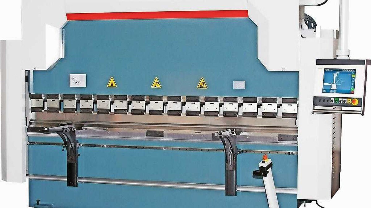 Mit 60 t Presskraft lassen sich einfache Einzelteile bis hin zu komplexen, großformatigen Blechteilen biegen. Hesse