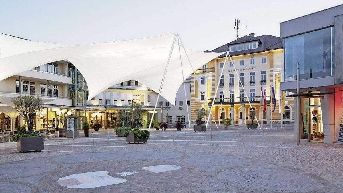 Neugestaltung des Gemonaplatzes in Velden im Jahr 2013 durch ARCH+MORE. 