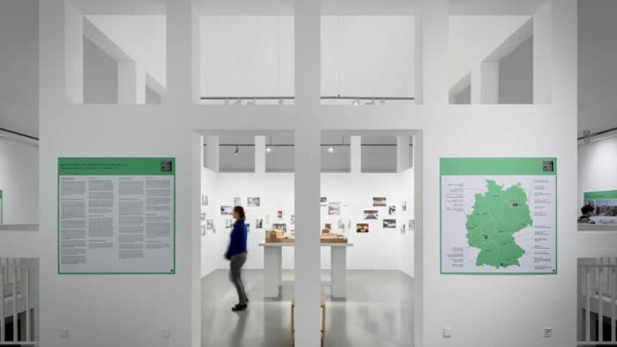 DAM / Moritz Bernoully