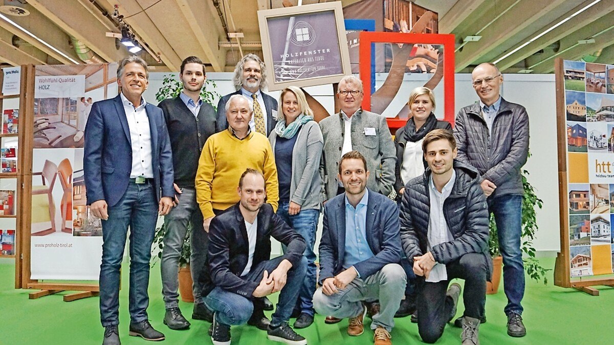 Die Mitglieder des Vereins Holzfenster – natürlich aus Tirol. Foto: Holzfenster – natürlich aus Tirol