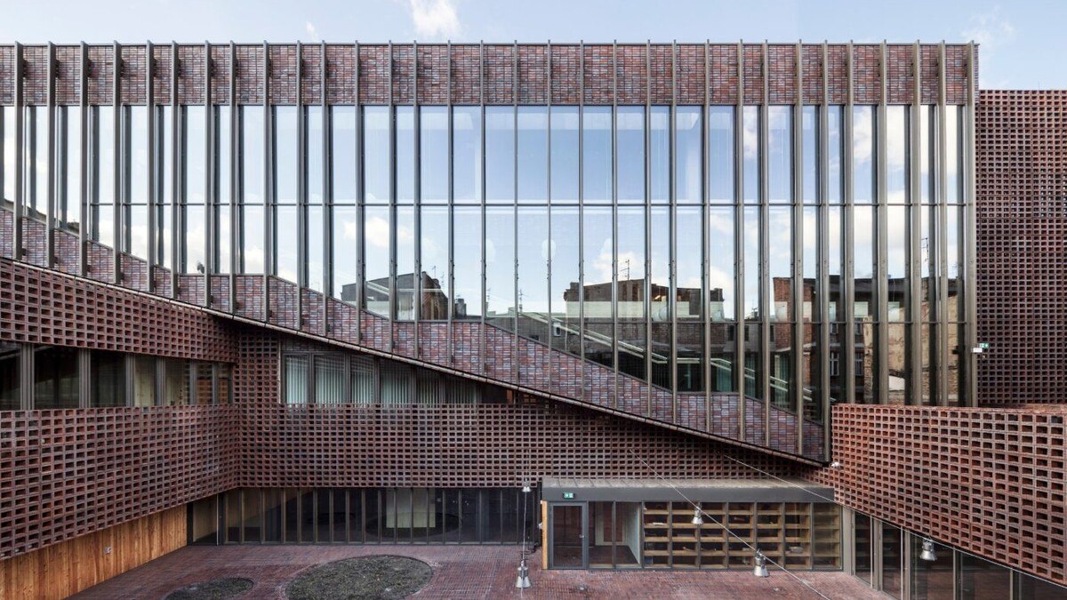 Grand Prize Brick Award 2020: University of Silesia, Faculty of Radio and Television in Katowice von BAAS Arquitectura