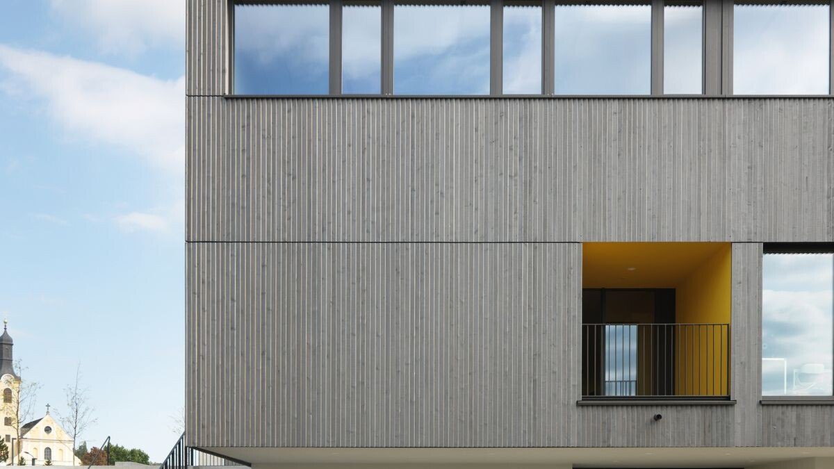 Außenansicht des Schulcampus Leutschach in Leutschach an der Weinstraße (Steiermark)