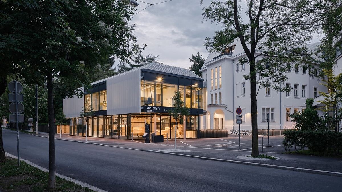 Blick von der Straße auf das Zentrum für Wissens- und Innovationstransfer in Graz (Steiermark)