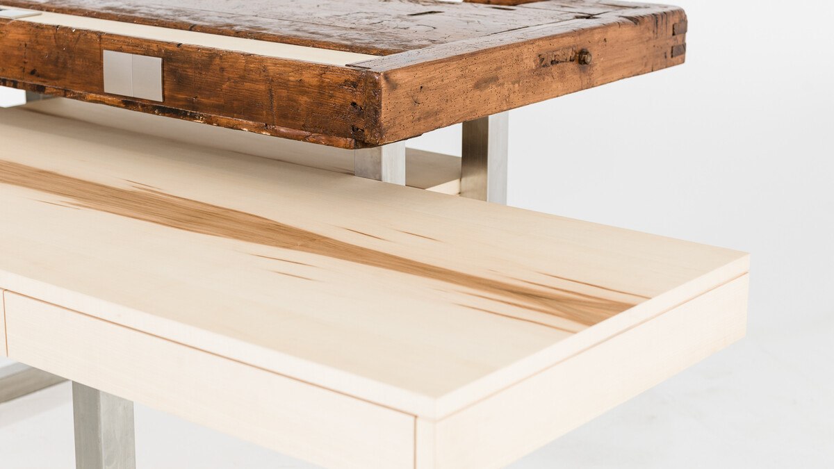 Detailaufnahme des Tisches von Lukas Kaltseis