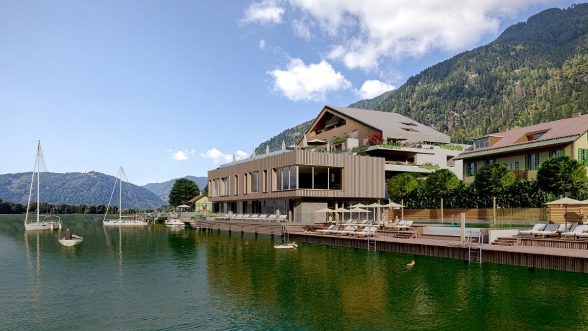 Das Badehaus ist dem Hotel vorgelagert.